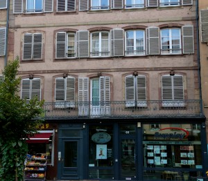 Vue partielle de la façade