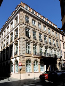 Façades vers la rue des Serruriers et la rue du Miroir